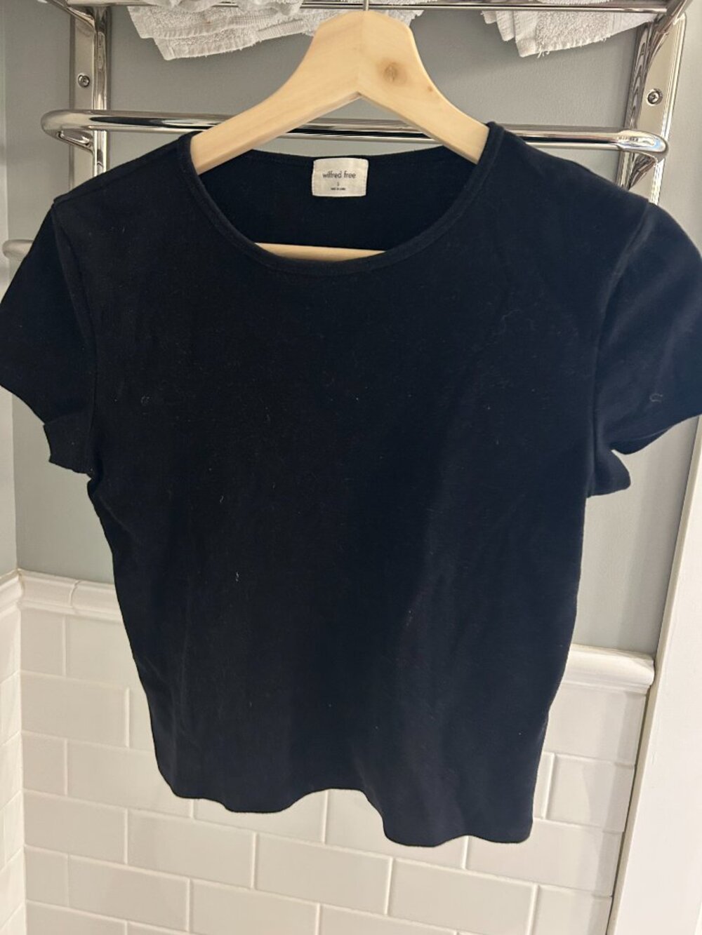 Aritzia Cropped Black T-Shirt (S)